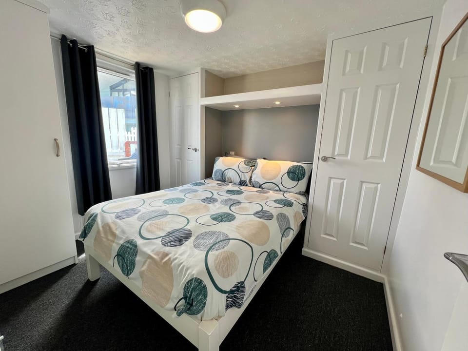 2-Bedroom Holiday Chalet Near Beach & Coastal Paths in Westward Ho! Chalet in Westward Ho