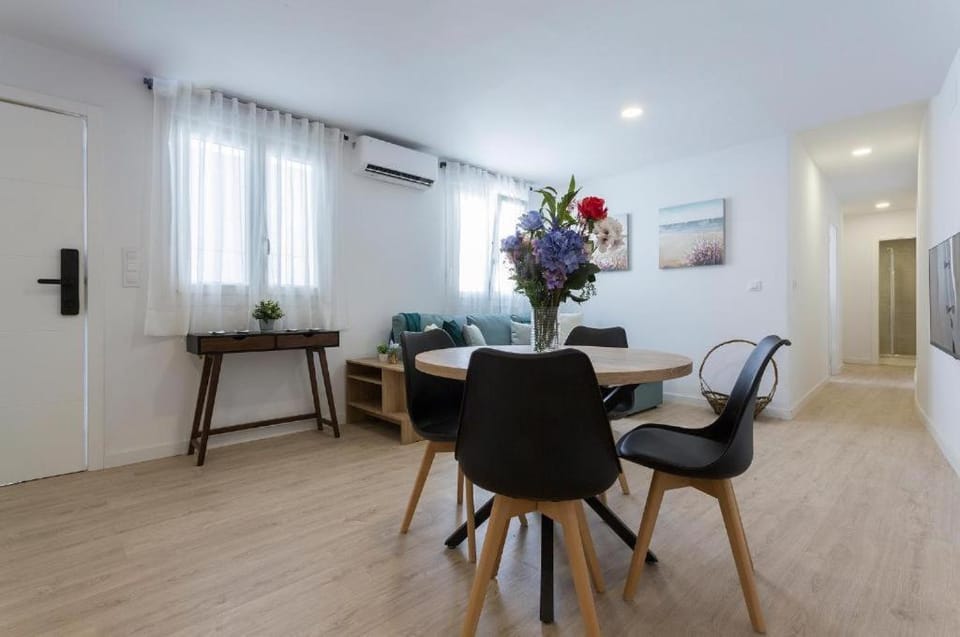 Living room, Dining area, air conditioner