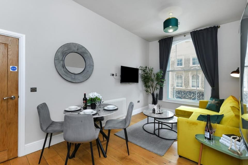 Central 1-Bed with Free Wi-Fi Near Market Square Apartment in Nottingham