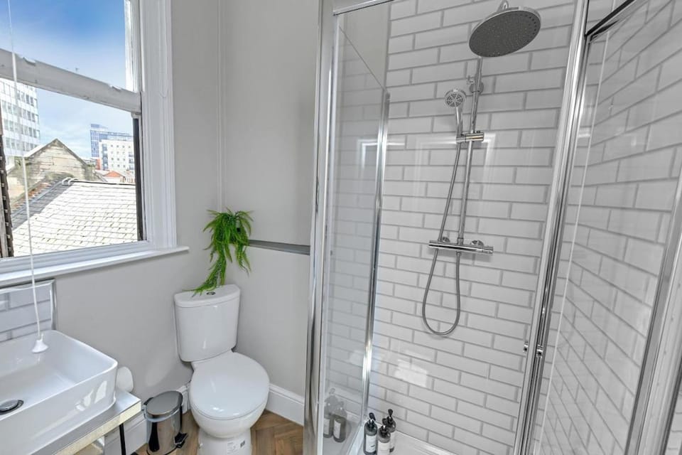 Central 1-Bed with Free Wi-Fi Near Market Square Apartment in Nottingham