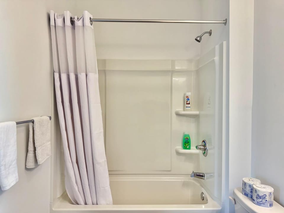 Shower, Bathroom, towels