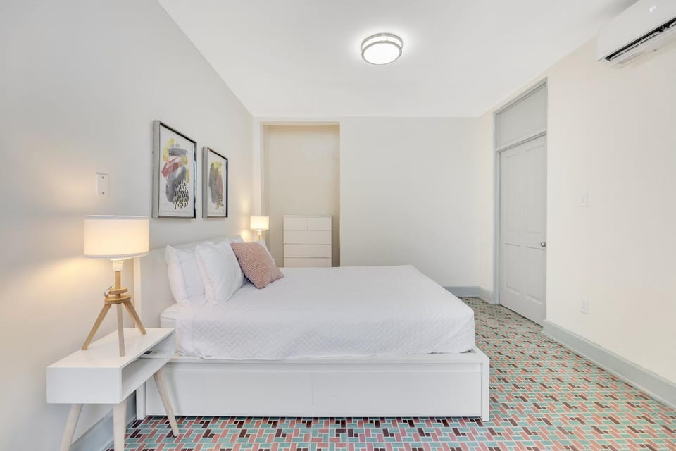 Central and Cozy Apartment with 2-Bedroom Near San Juan Apartment in San Juan