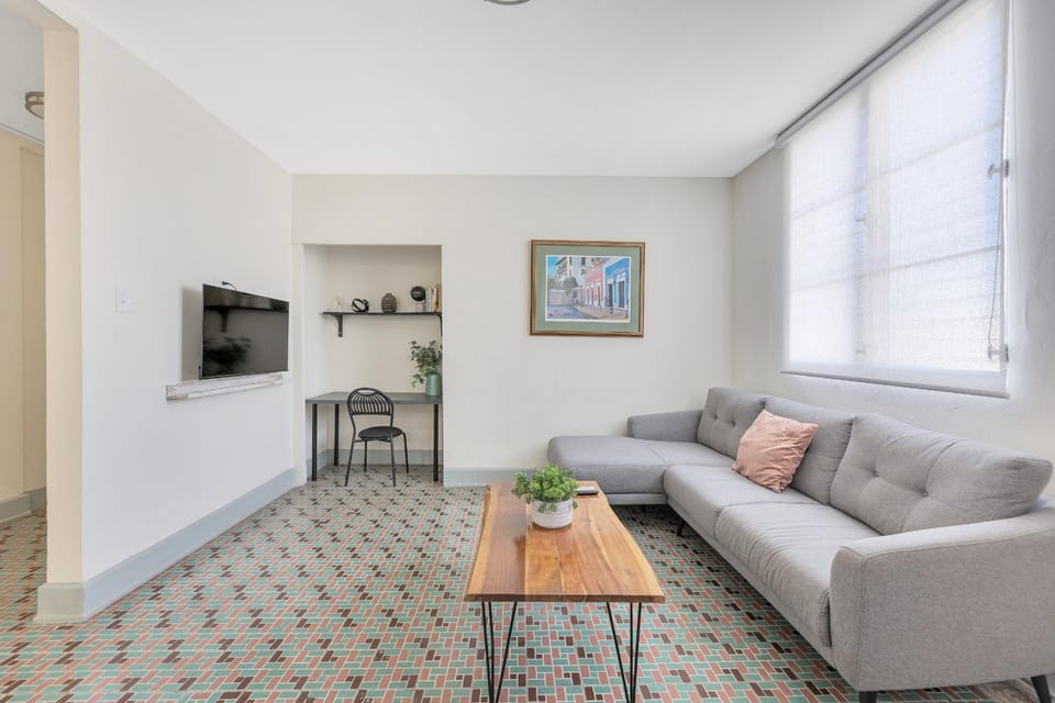 Central and Cozy Apartment with 2-Bedroom Near San Juan Apartment in San Juan