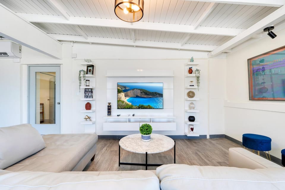Communal lounge/ TV room, Living room