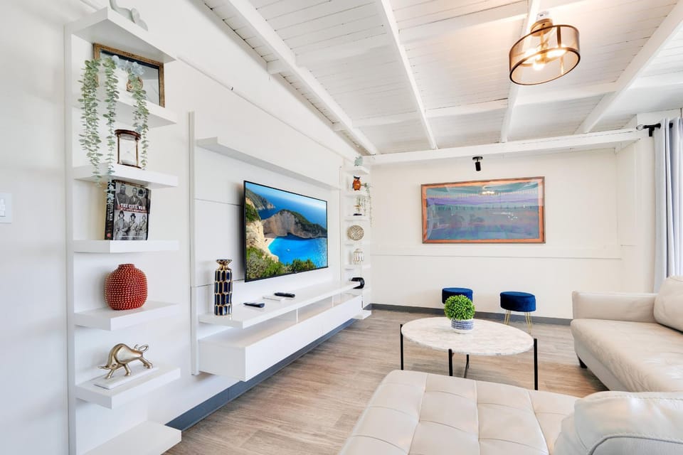Communal lounge/ TV room, Living room