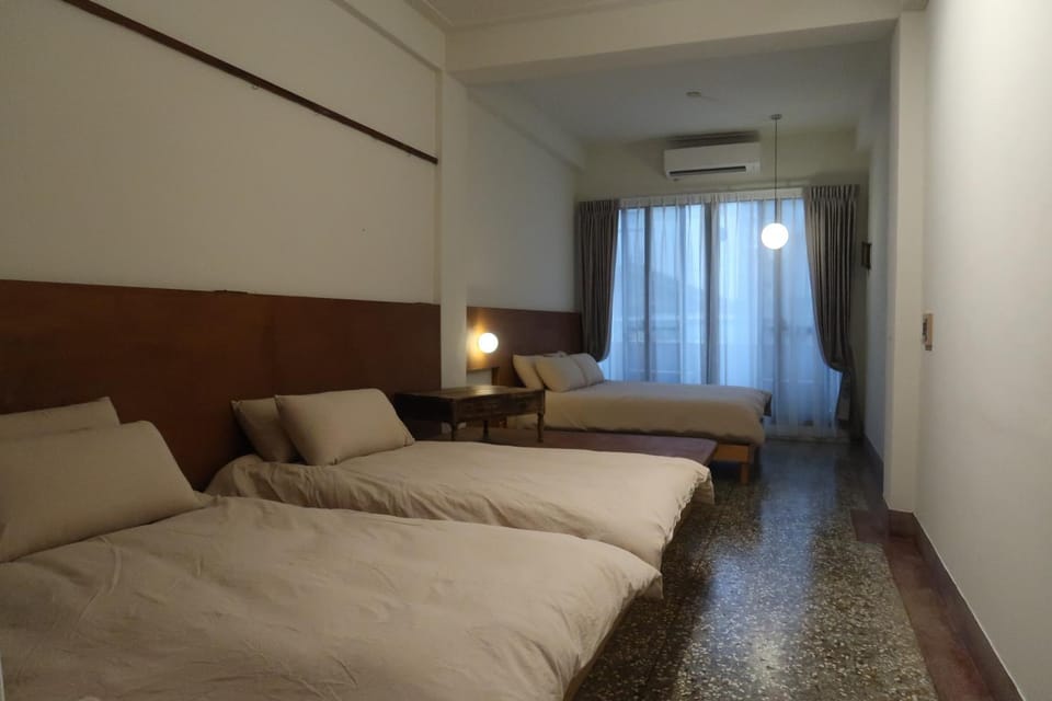 Bed, Photo of the whole room, Seating area, Bedroom, air conditioner
