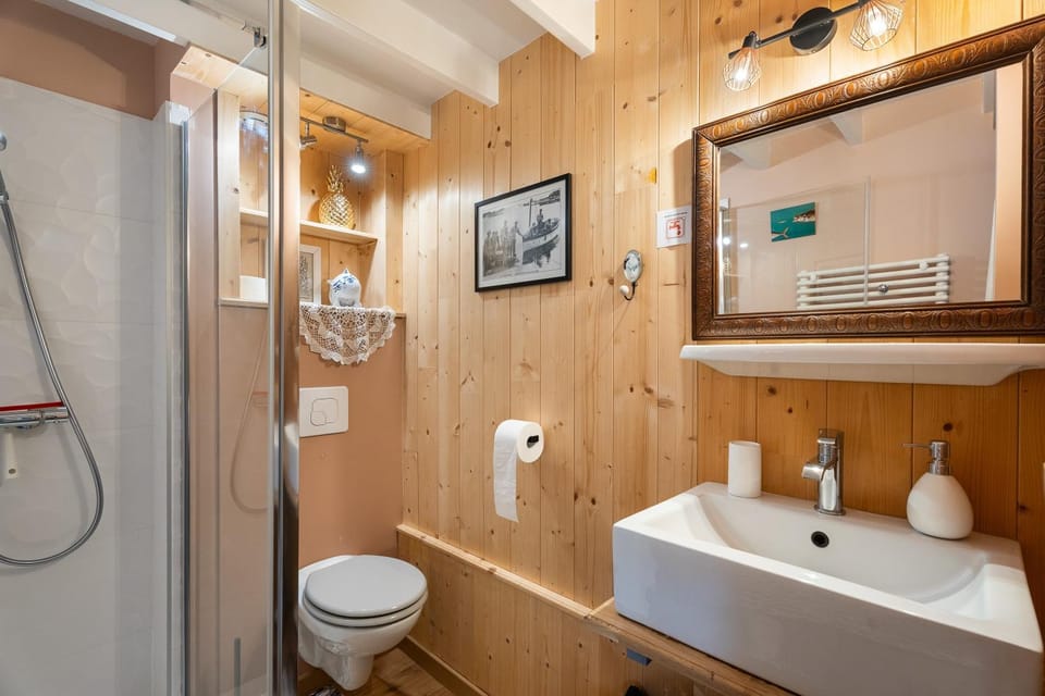 Bathroom, Living room