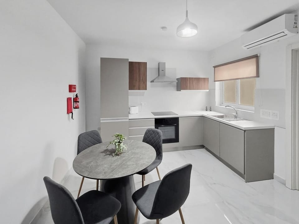 Dining area, kitchen