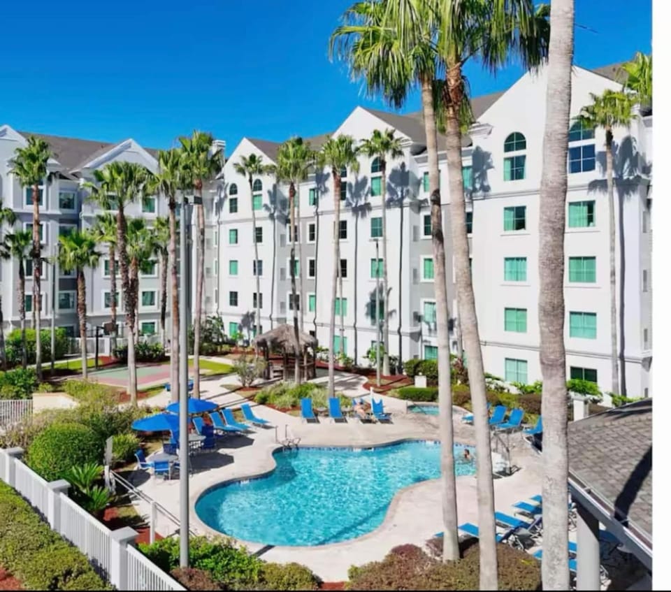Condo near Disney-free shuttle to all theme parks House in Orlando