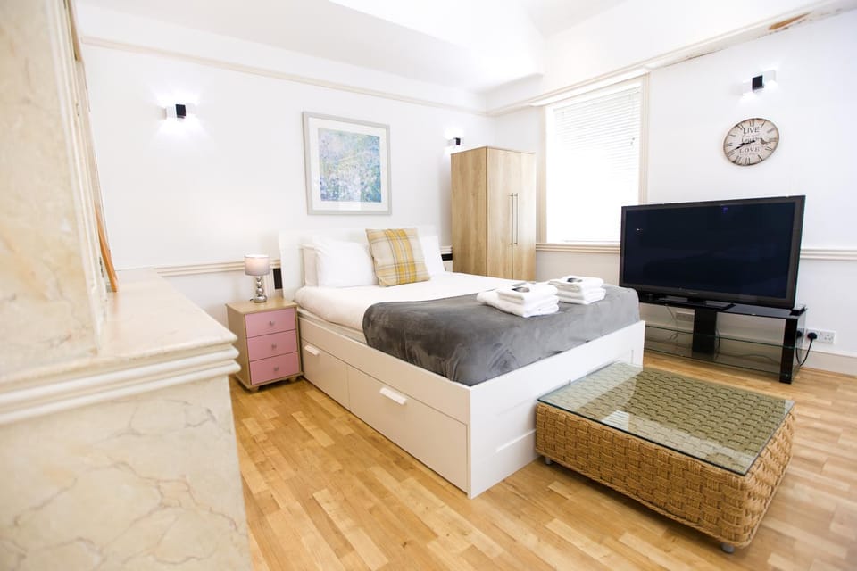 Bed, TV and multimedia