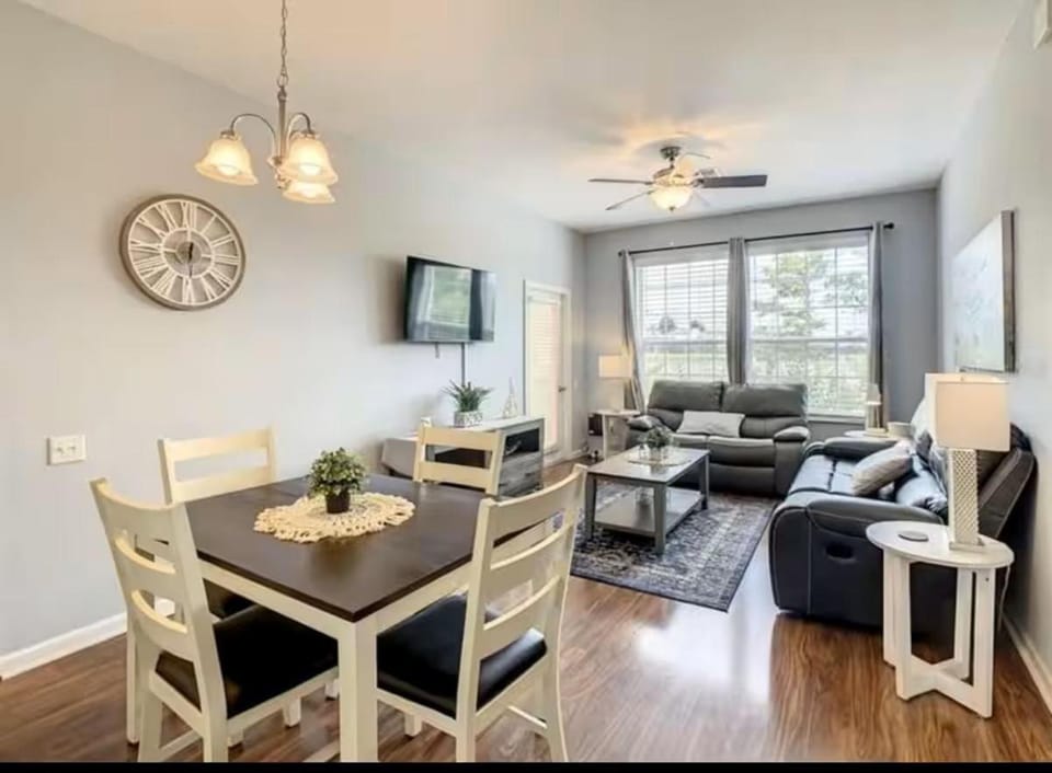 Condo Disney Universal Epic Pool Apartment in Osceola County