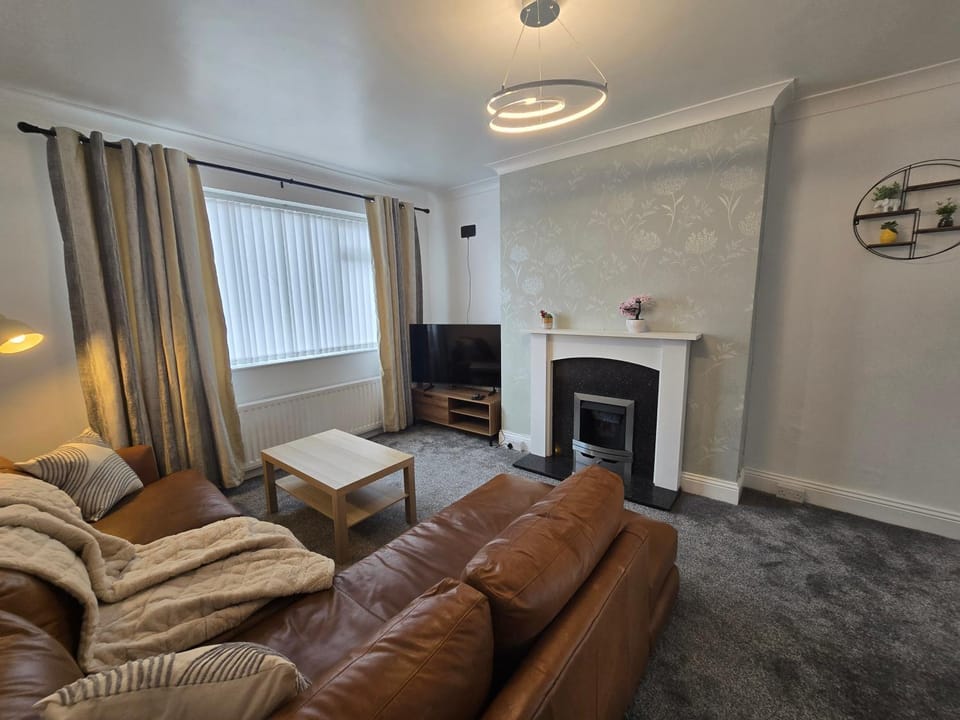 Communal lounge/ TV room, TV and multimedia, Living room, Seating area, heating, internet