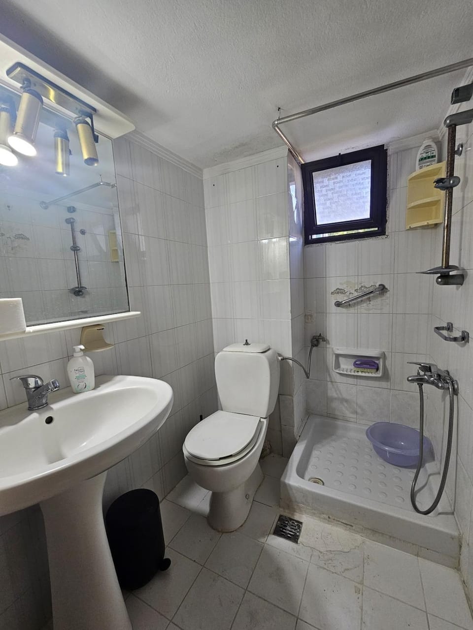 Shower, Toilet, towels