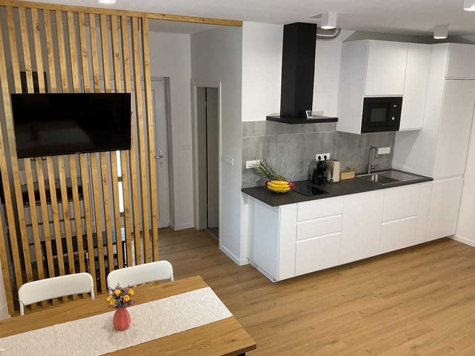 TV and multimedia, Kitchen or kitchenette, stove
