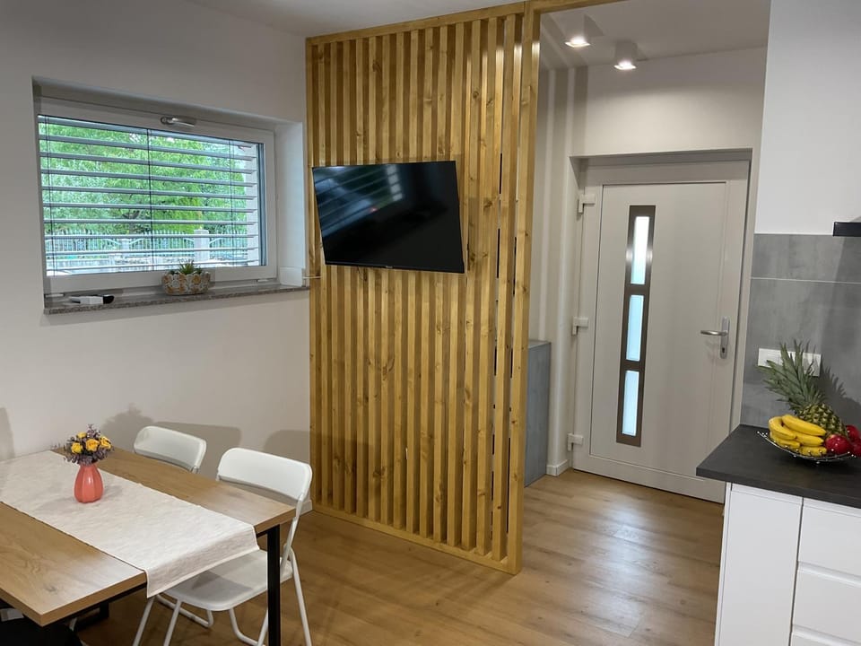 TV and multimedia, Dining area