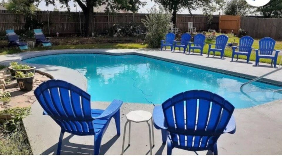 6BR Dream Getaway w Heated Pool & Peaceful Vibe House in Oklahoma City