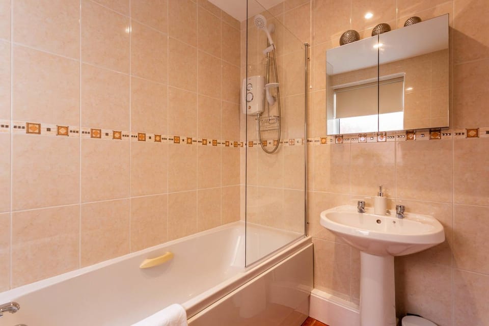 Lovely 3 Bedroom Home in South Shields by Beach House in North Shields