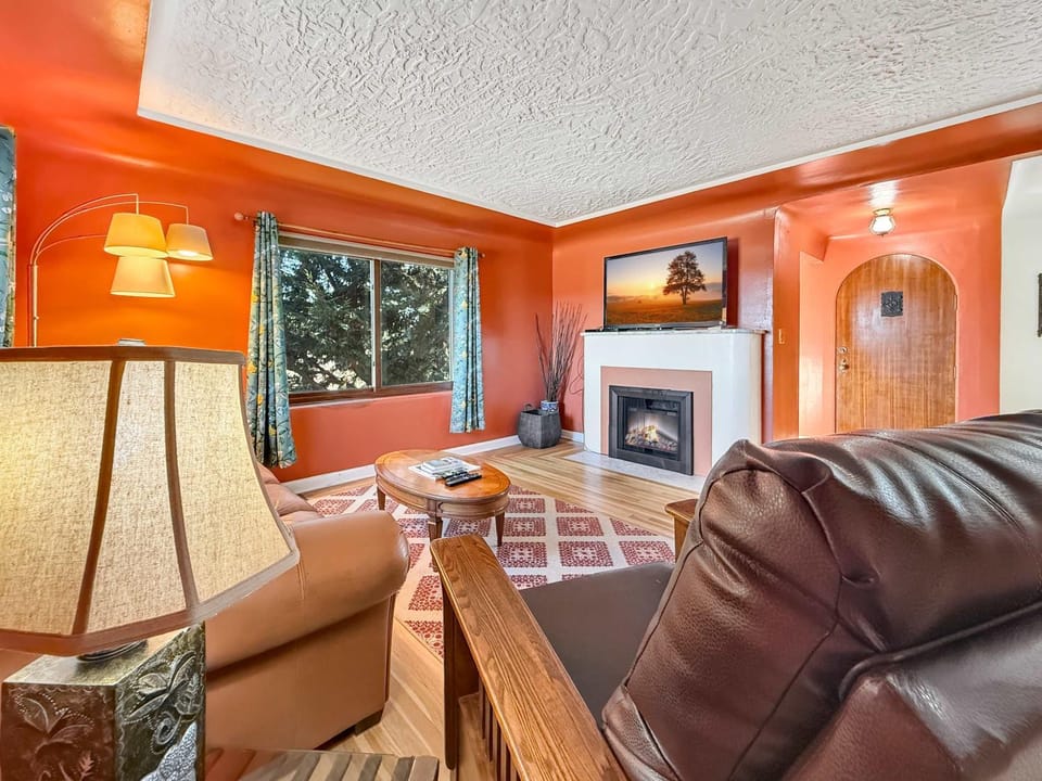 Vintage Hearth Tudor Treasure in Sequim House in Sequim