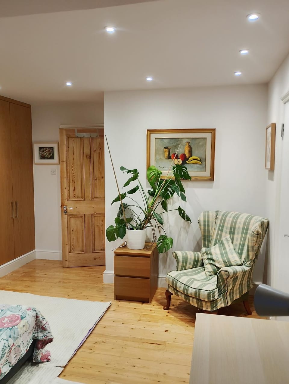 Seating area, wardrobe