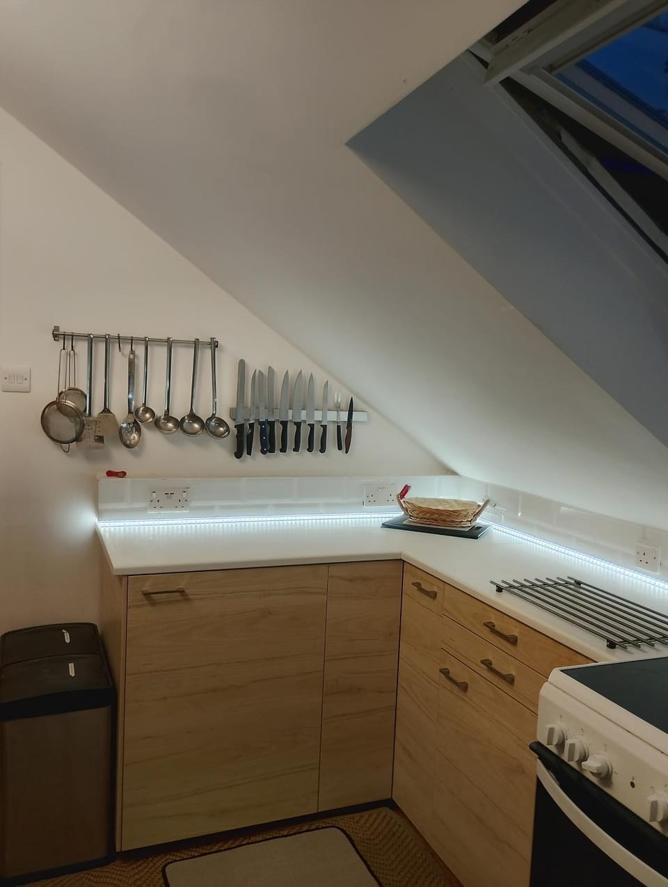 Kitchen or kitchenette, Kitchen or kitchenette, Breakfast, dishwasher, stove
