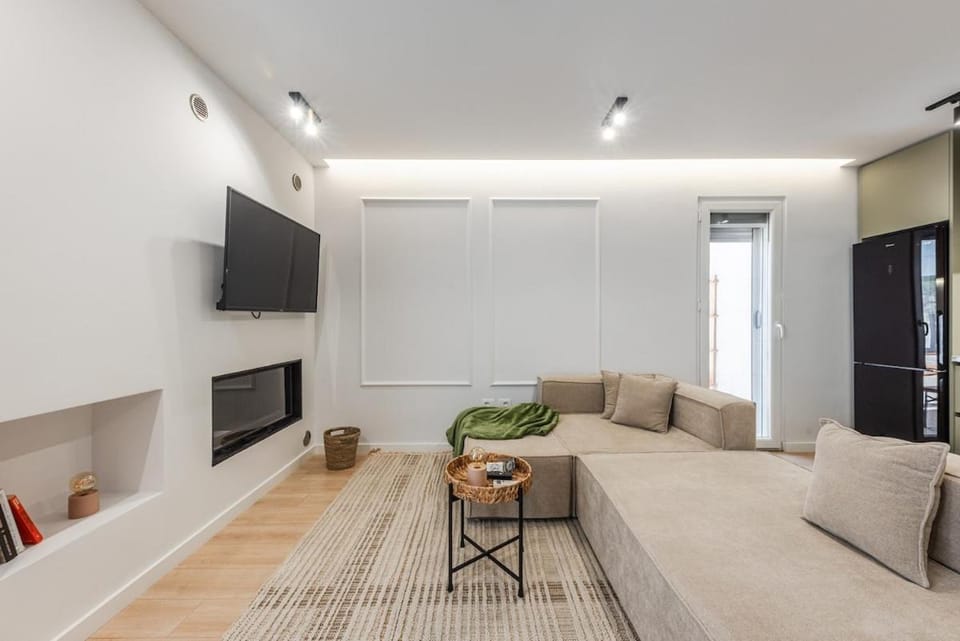TV and multimedia, Kitchen or kitchenette, Living room, Seating area