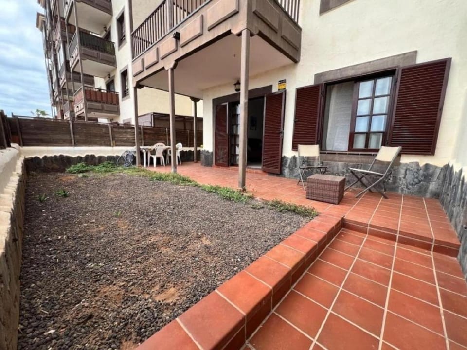 Facade/entrance, Balcony/Terrace
