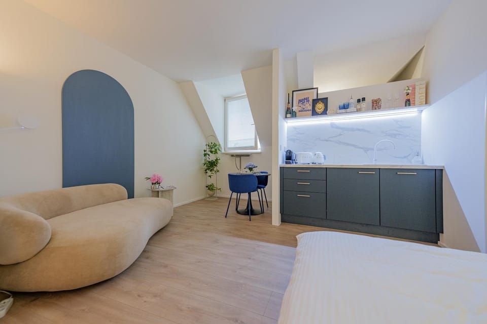 Kitchen or kitchenette, Living room, Photo of the whole room, Seating area