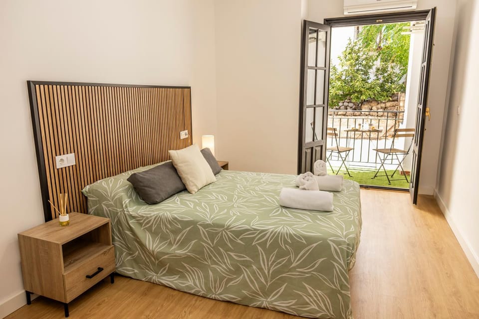 Bed, Balcony/Terrace, Photo of the whole room, Bedroom