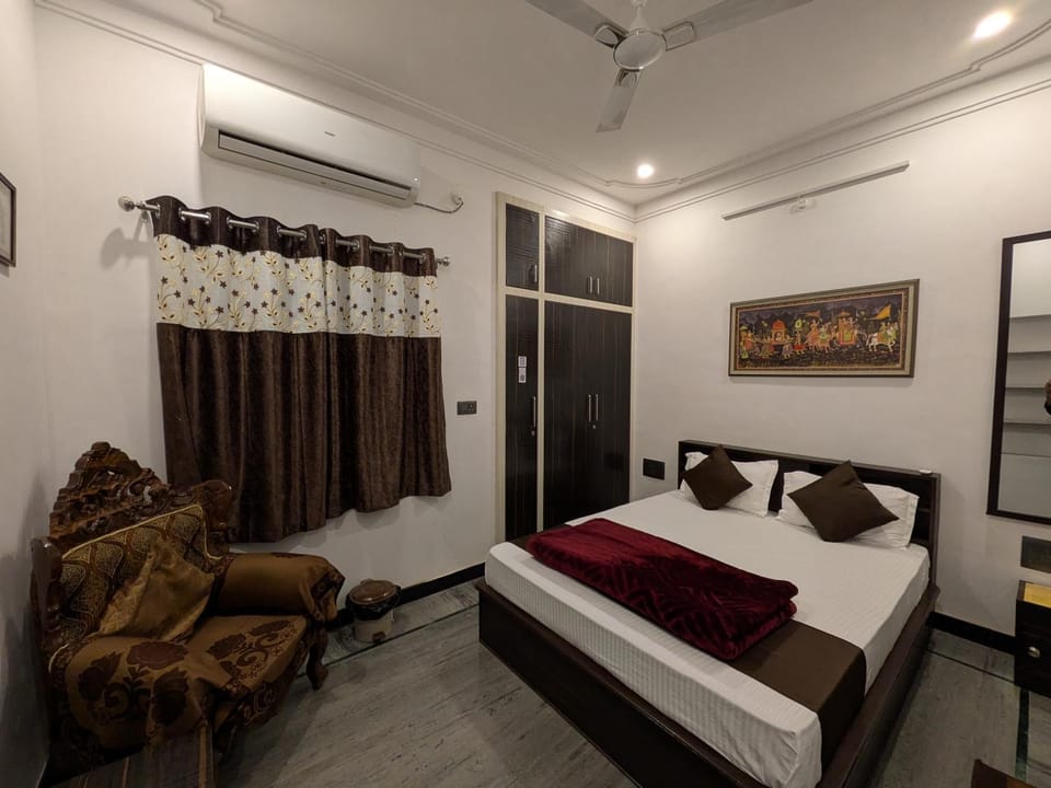 Bed, Bedroom, wardrobe, air conditioner
