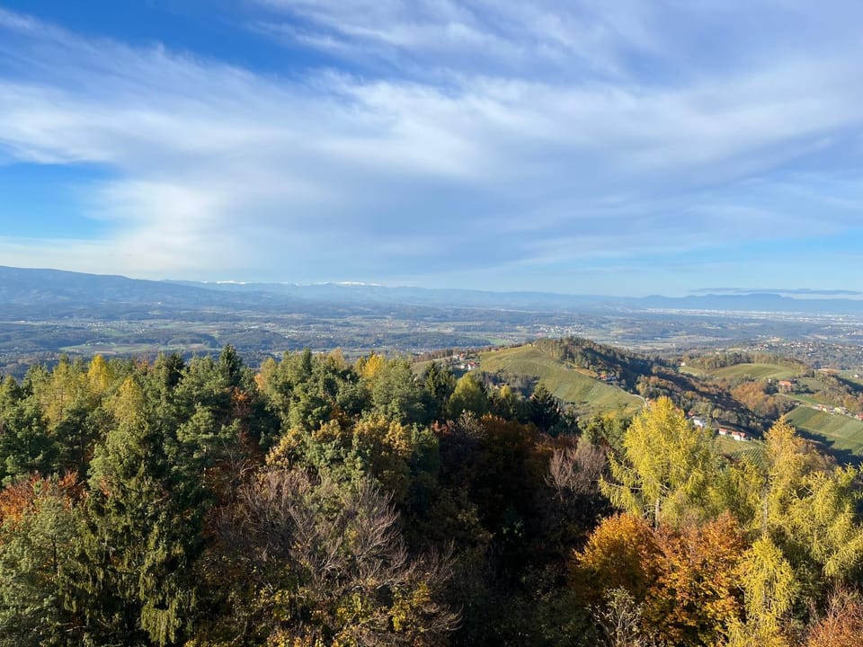 Property building, Nearby landmark, Day, Natural landscape, Bird's eye view, Hiking, Mountain view, Area and facilities
