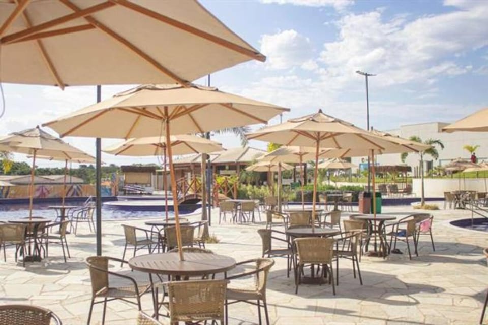 Restaurant/places to eat, Restaurant/places to eat, Lounge or bar