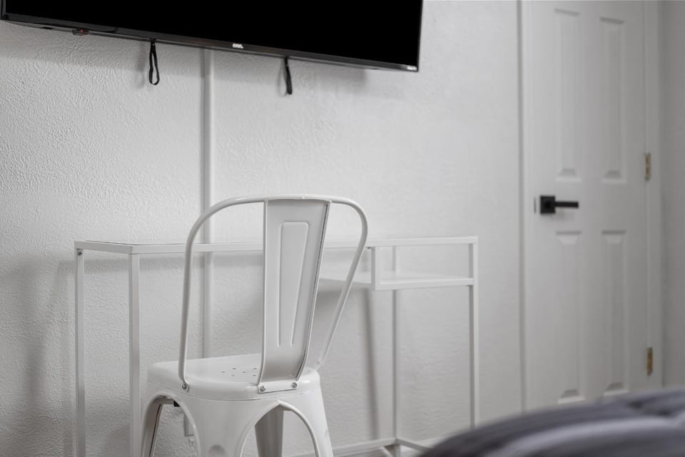 Bloomfield Pittsburgh C Stylish and Cozy Private Bedroom, Shared Bathroom, with Free Parking Vacation rental in Pittsburgh