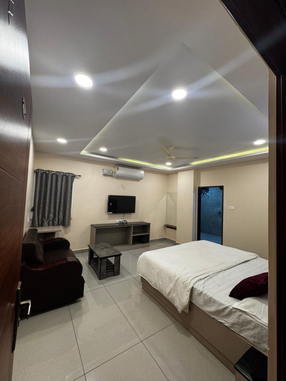 Bed, TV and multimedia, Bedroom, air conditioner