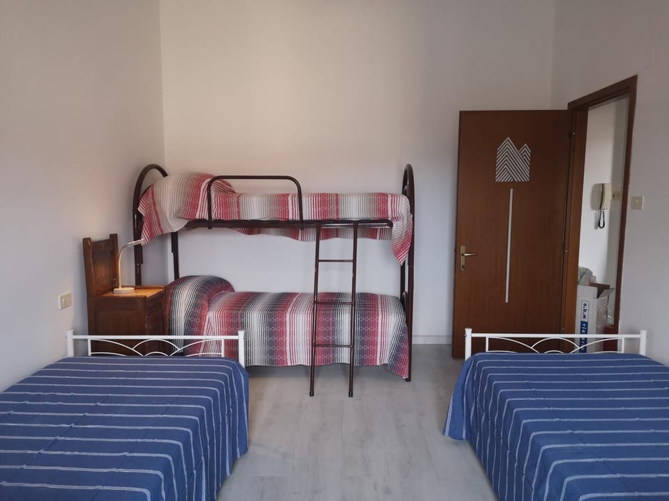 Bed, Photo of the whole room, Bedroom, bunk bed