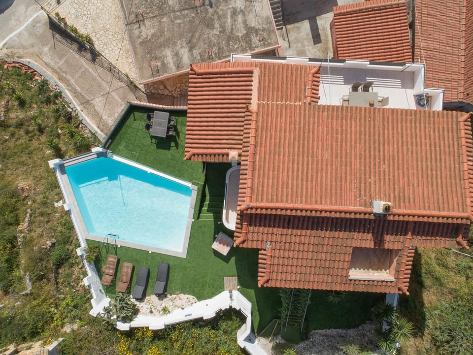Property building, Bird's eye view, Swimming pool