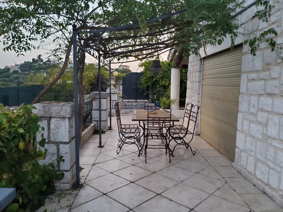 Magnifique Villa sur les collines de Nice, 6 Pièces, clim, barbecue, sauna et hammam Villa in Nice