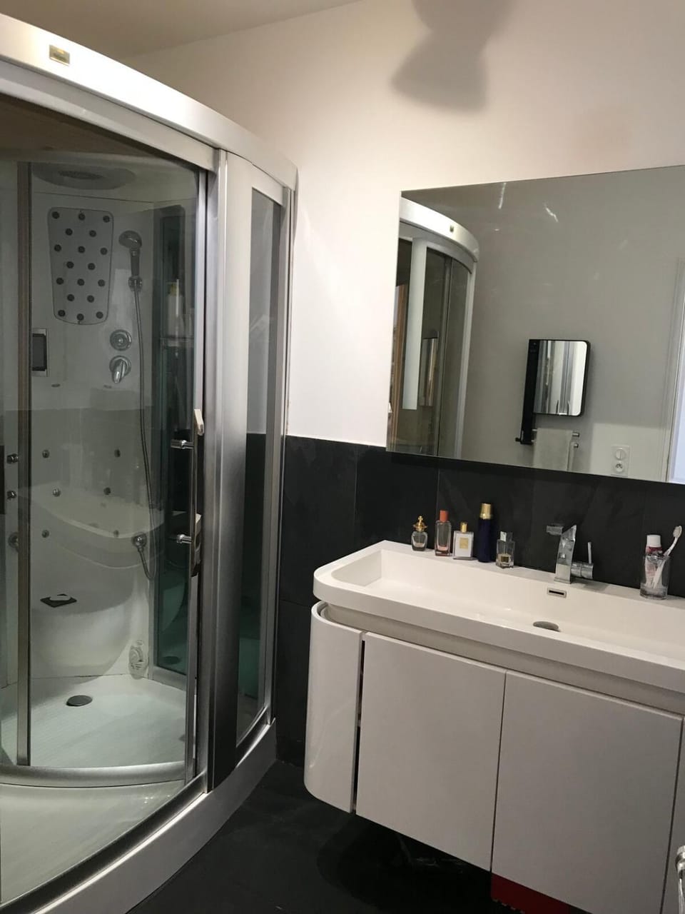 Magnifique Villa sur les collines de Nice, 6 Pièces, clim, barbecue, sauna et hammam Villa in Nice