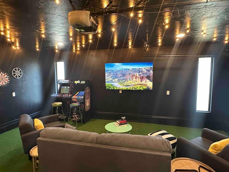Ultimate Game Night Getaway Hot Tub, Arcade & Fun House in Oklahoma City