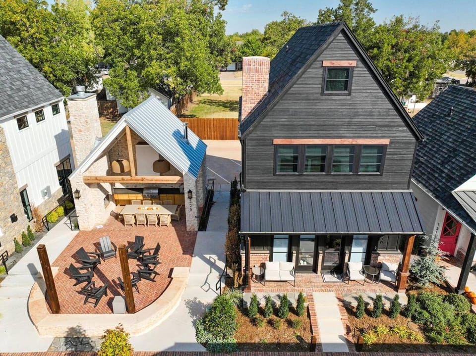 ONYX The Lark Stylish & Serene Edmond Oasis House in Edmond