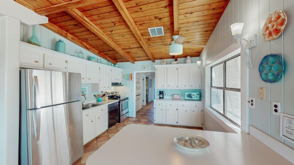 Kitchen or kitchenette, kitchen