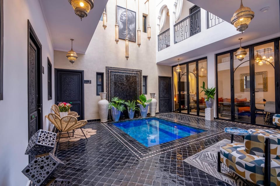 Patio, Pool view, Swimming pool, Swimming pool, sunbed