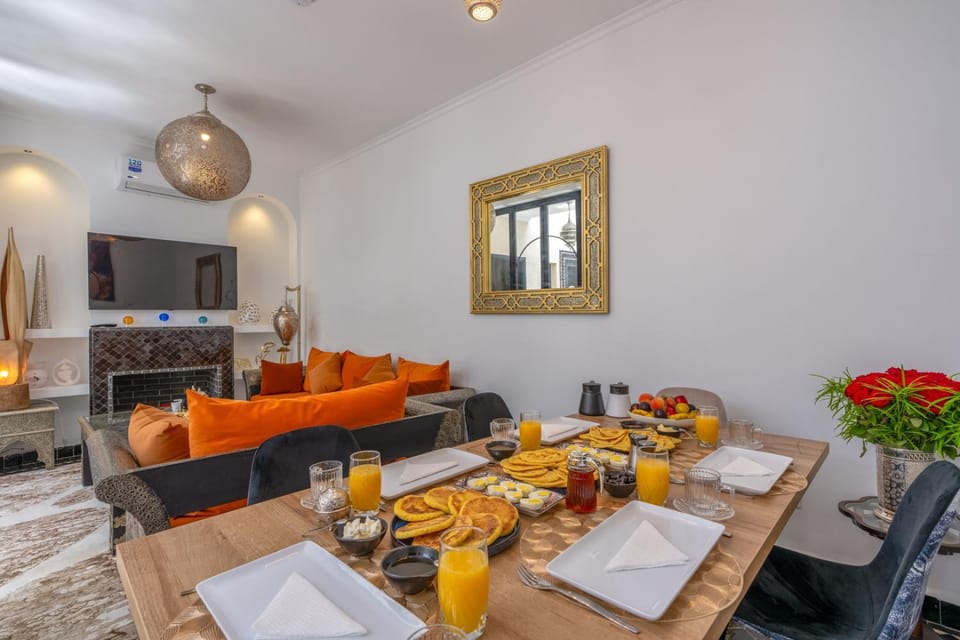 Dining area, Breakfast