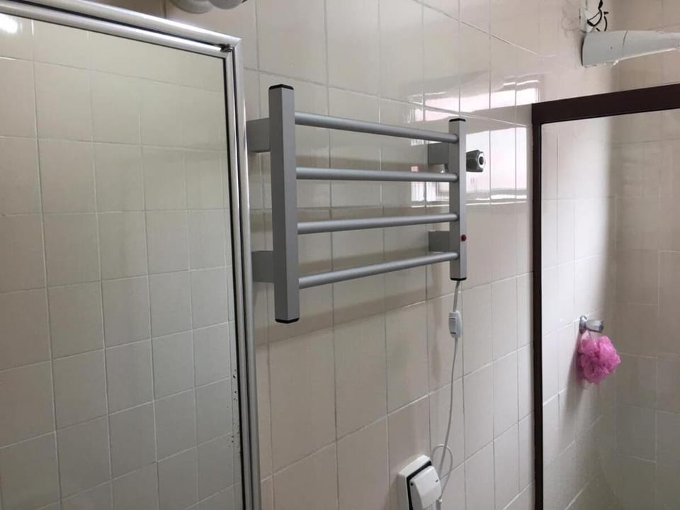 Apto confortável Praia do Tombo, WiFi e Ar Cond Apartment in State of São Paulo