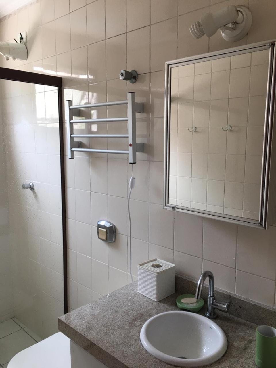 Apto confortável Praia do Tombo, WiFi e Ar Cond Apartment in State of São Paulo