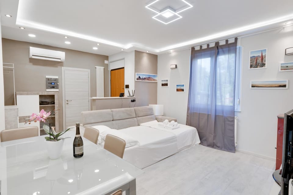 Bed, Living room, Photo of the whole room