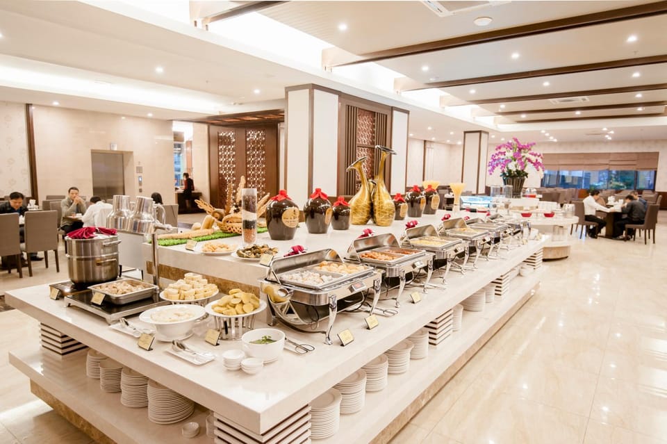 Restaurant/places to eat, Buffet breakfast