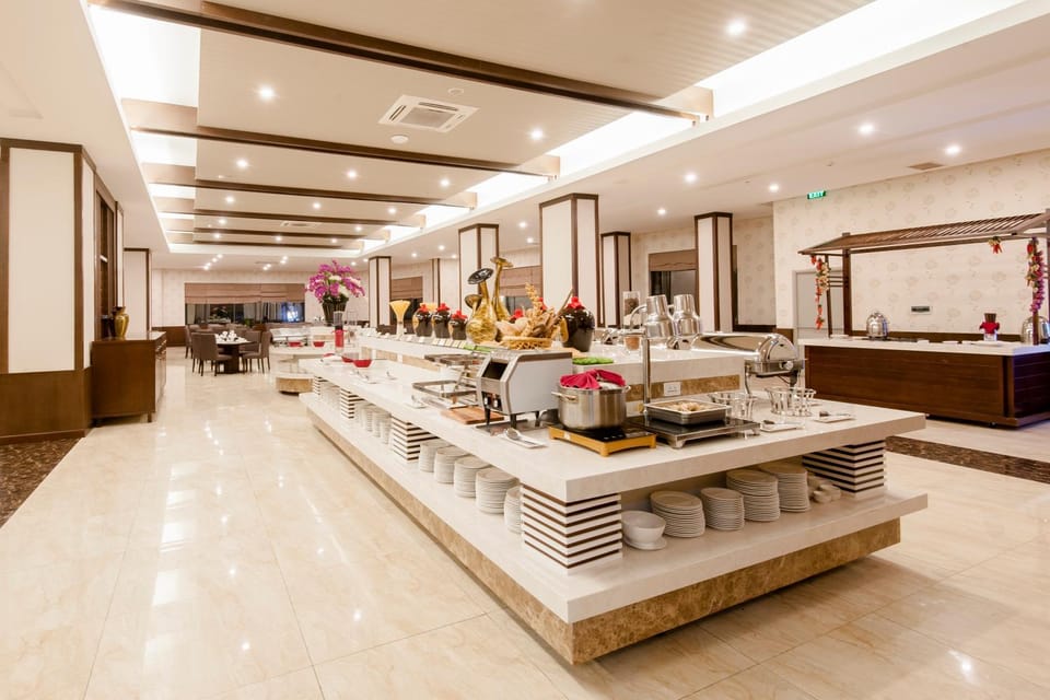 Restaurant/places to eat, Buffet breakfast