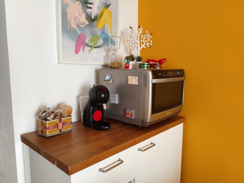 Coffee/tea facilities, Food and drinks, Breakfast, oven