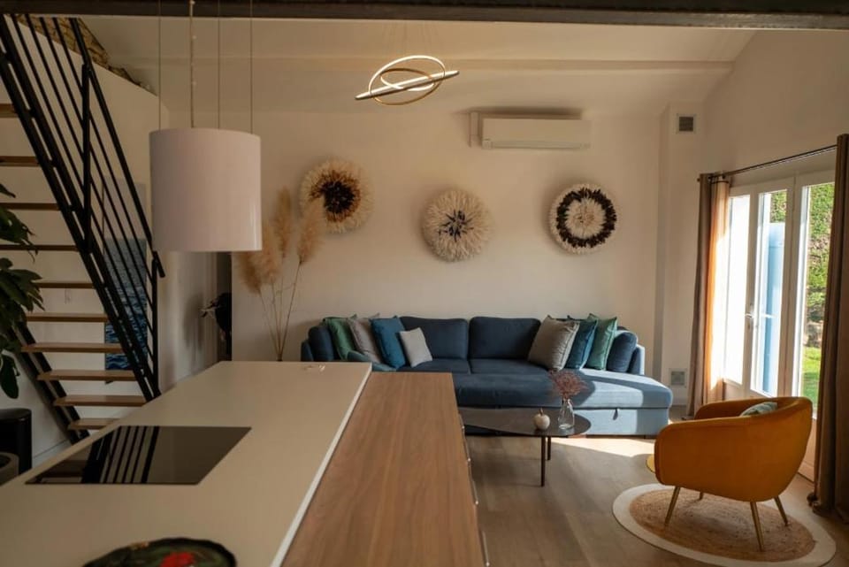 Living room, air conditioner