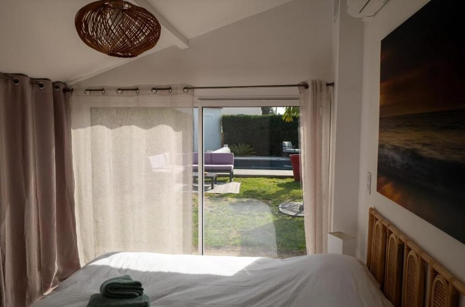 Bedroom, Garden view, air conditioner